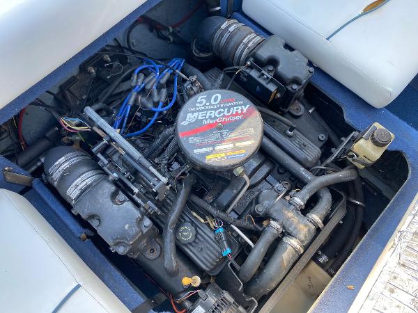 Slide: The Image of 2001 Bayliner 215 Bowrider with 5.0L Mercury MerCruiser engine. - 1