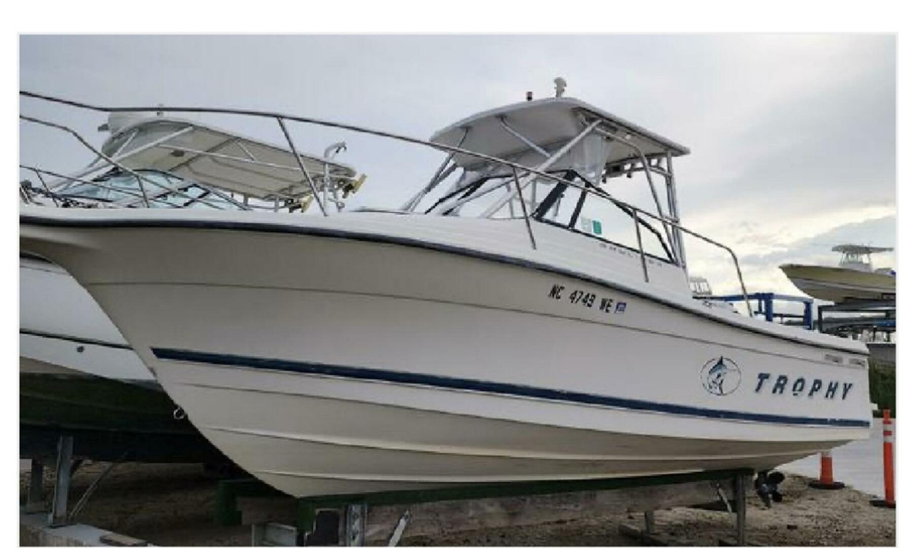 Slide: The Image of Bayliner Trophy 2352 Walkaround 1998 - 4772900
