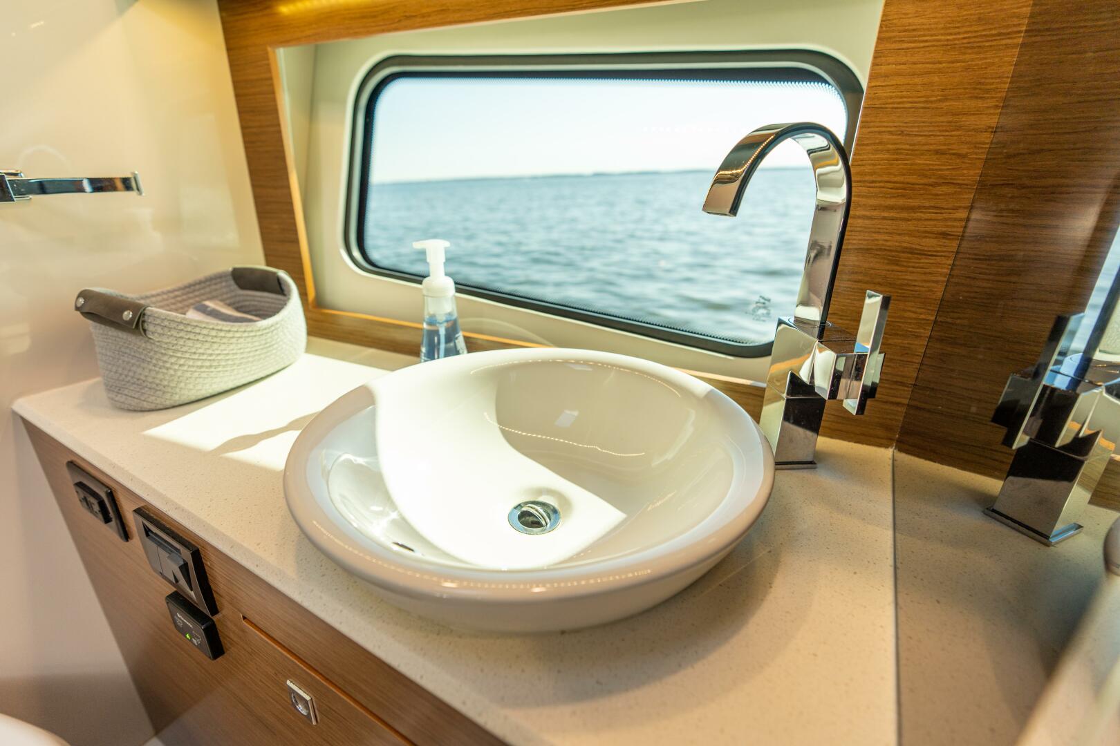 Slide: The Image of Cruisers Yachts 390 Express Coupe 2017 - 4792298