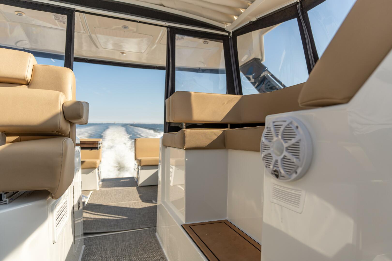Slide: The Image of Cruisers Yachts 390 Express Coupe 2017 - 4792309