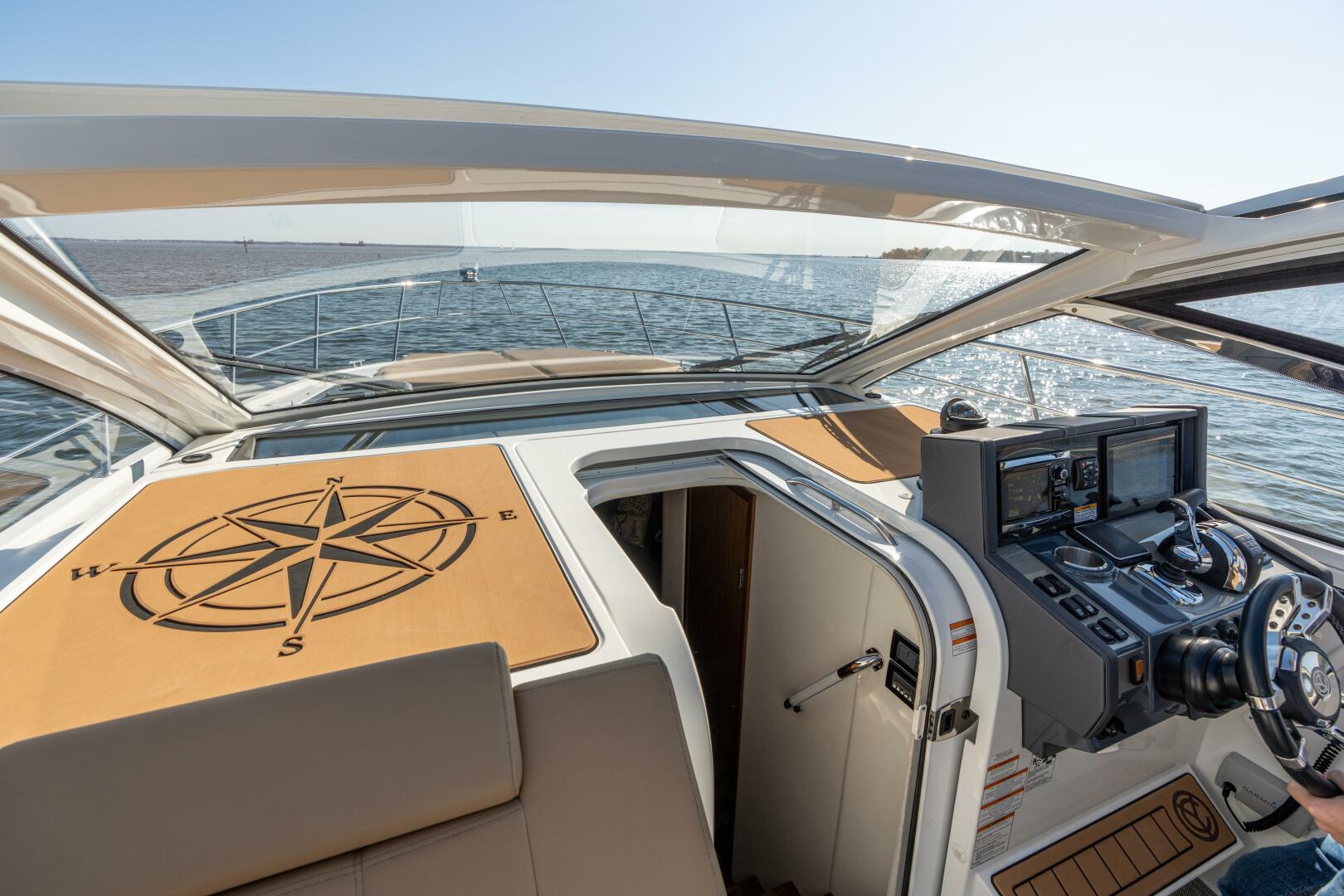 Slide: The Image of Cruisers Yachts 390 Express Coupe 2017 - 4792311