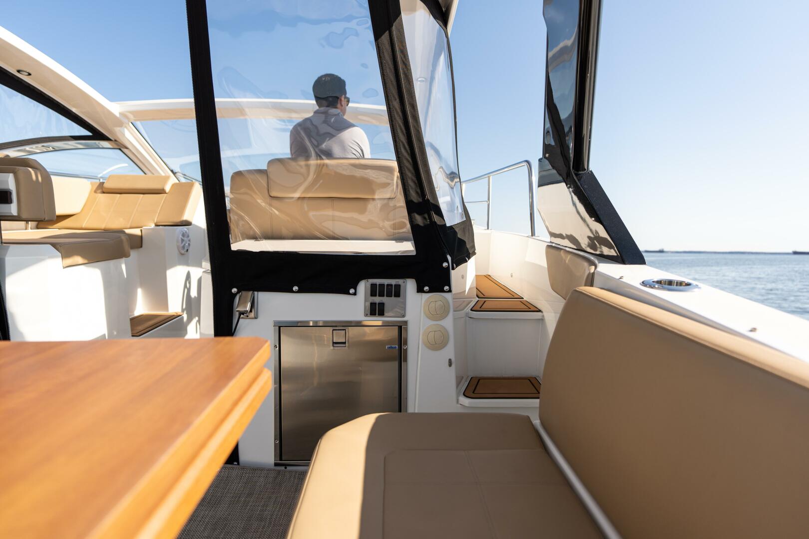 Slide: The Image of Cruisers Yachts 390 Express Coupe 2017 - 4792357