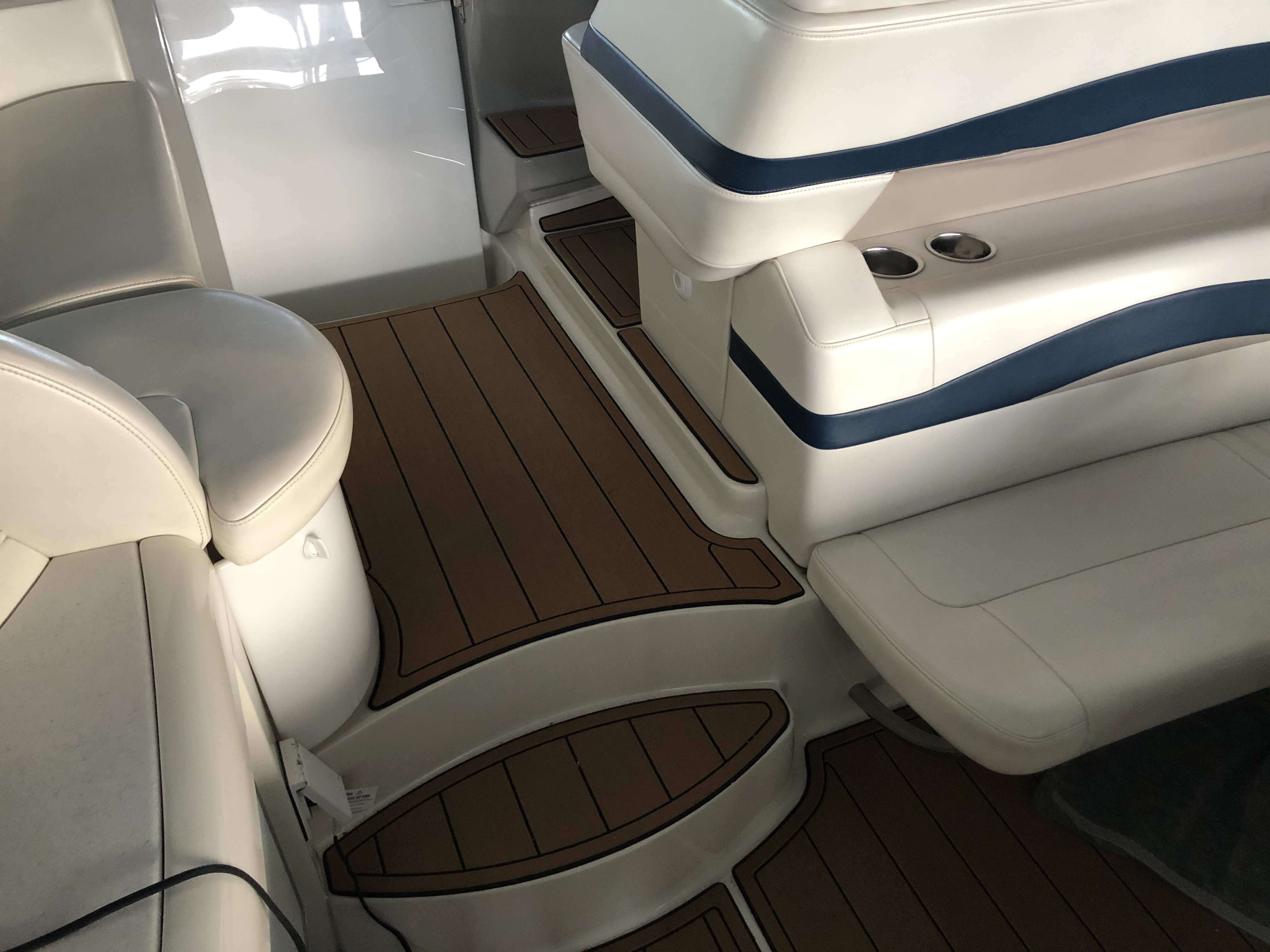 Slide: The Image of Interior of a 2000 Formula 37 PC boat with white and blue seating. - 8