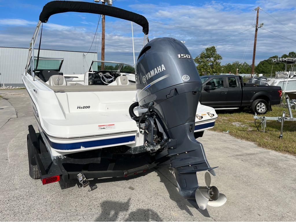Slide: The Image of 2020 Four Winns HD 200 OB boat with Yamaha 150 outboard motor. - 33