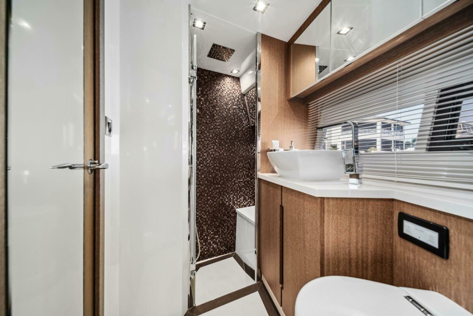 Slide: The Image of Galeon 560 Sky 2019 - 5001019