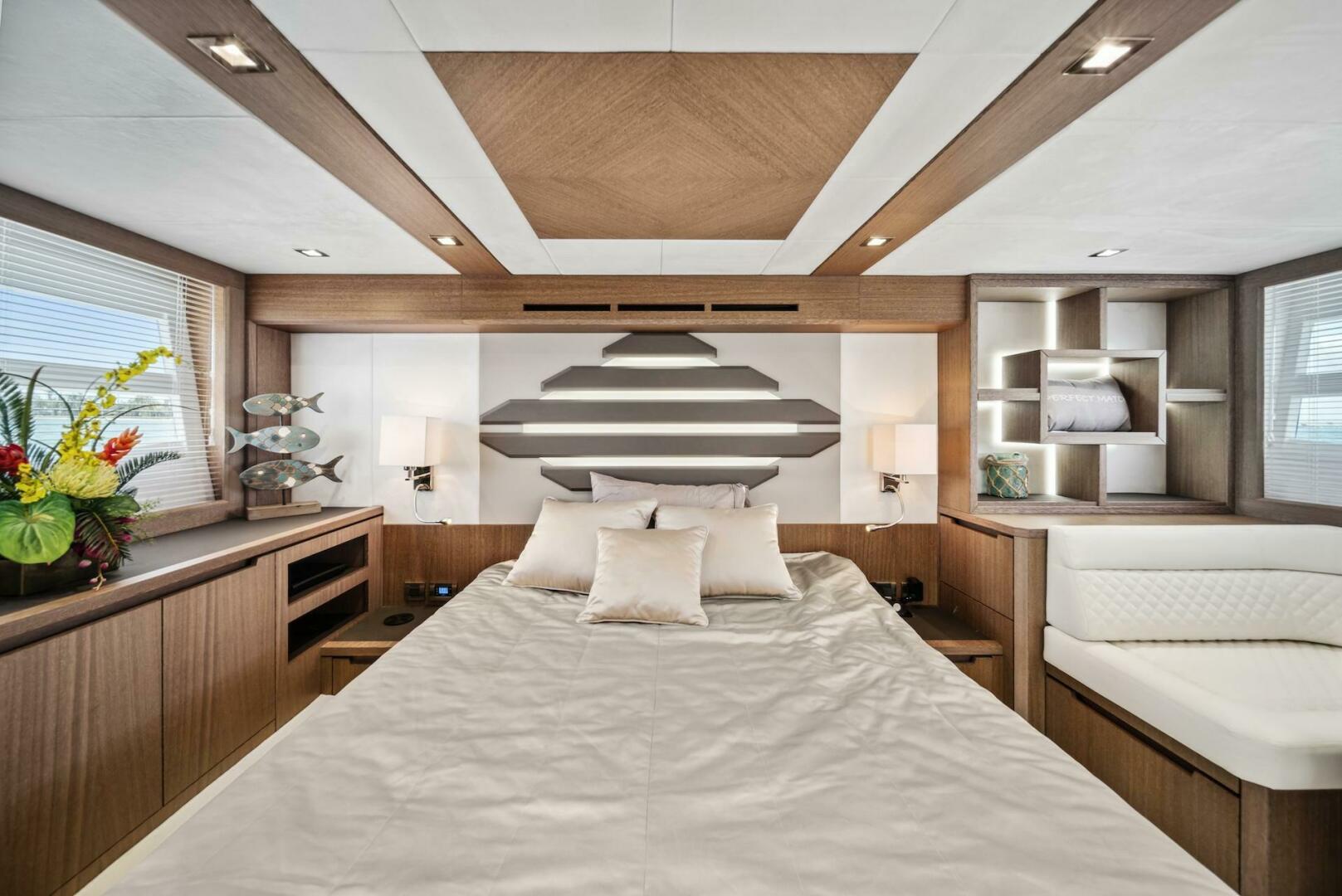 Slide: The Image of Galeon 560 Sky 2019 - 5001021
