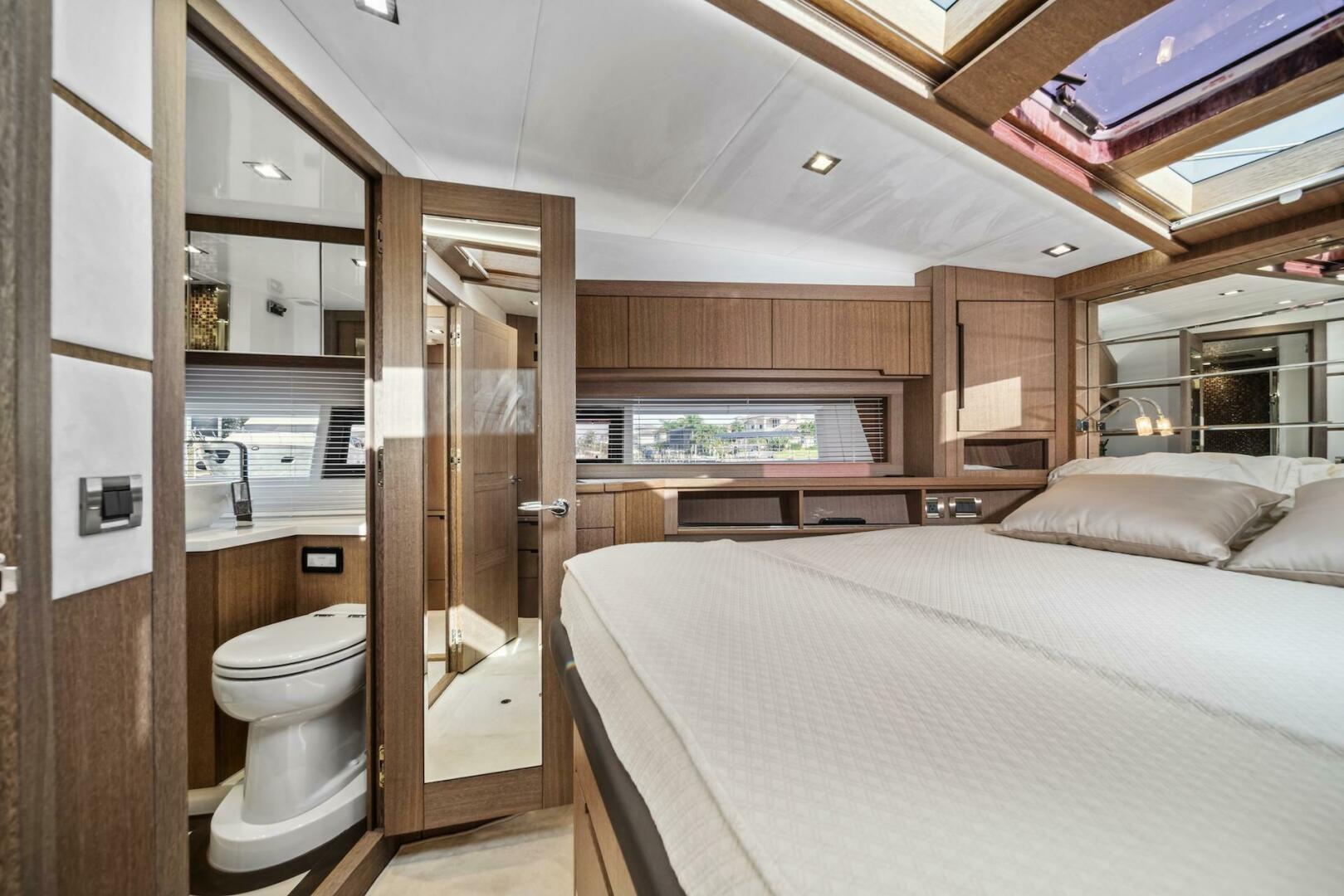 Slide: The Image of Galeon 560 Sky 2019 - 5001023