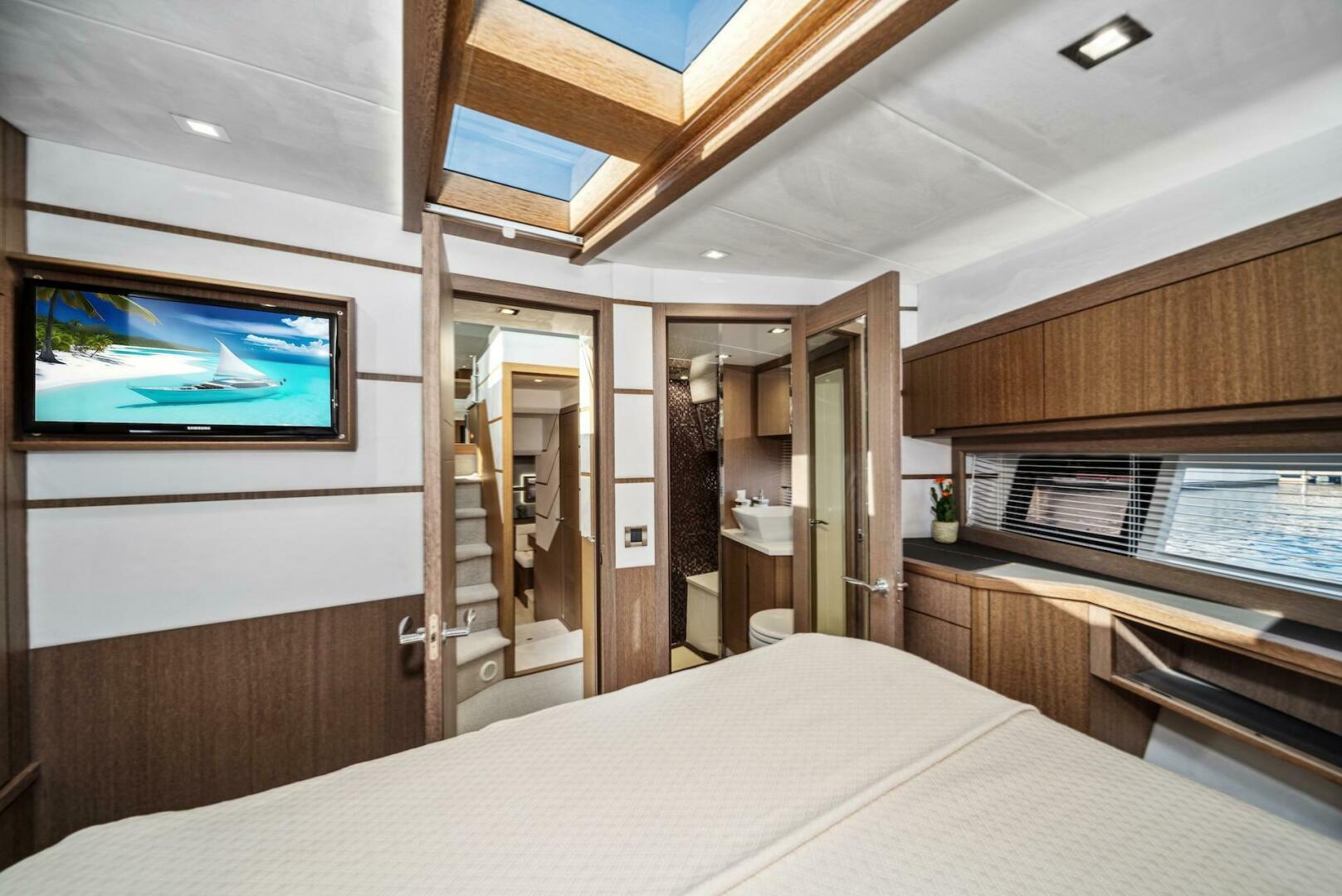 Slide: The Image of Galeon 560 Sky 2019 - 5001024