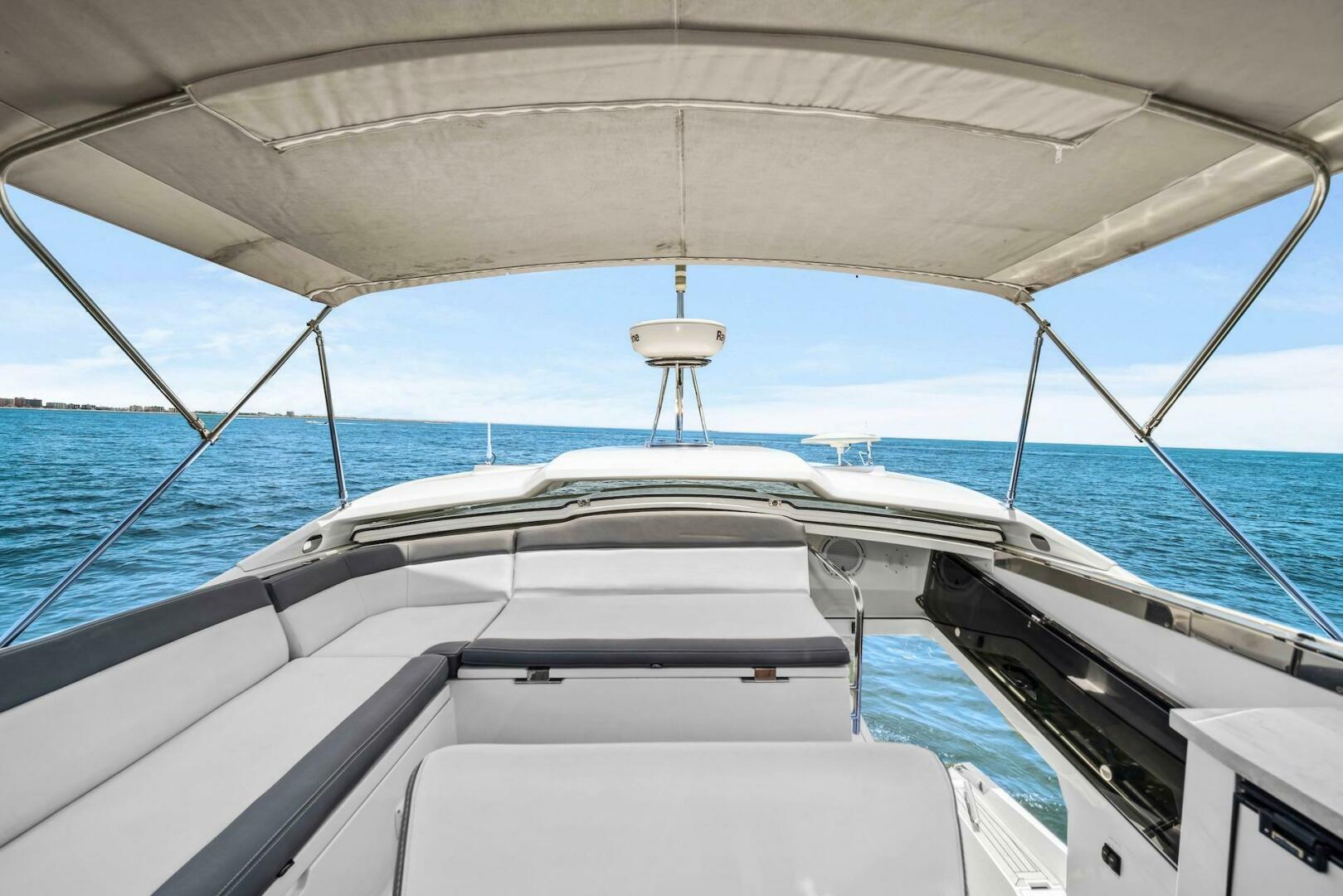 Slide: The Image of Galeon 560 Sky 2019 - 5001034
