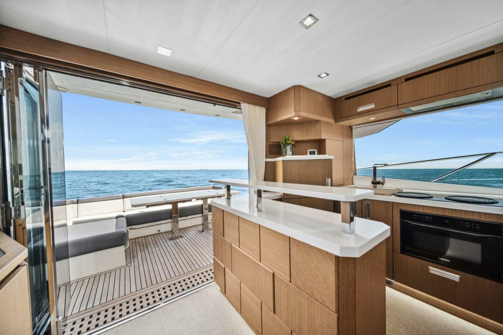Slide: The Image of Galeon 560 Sky 2019 - 5001035