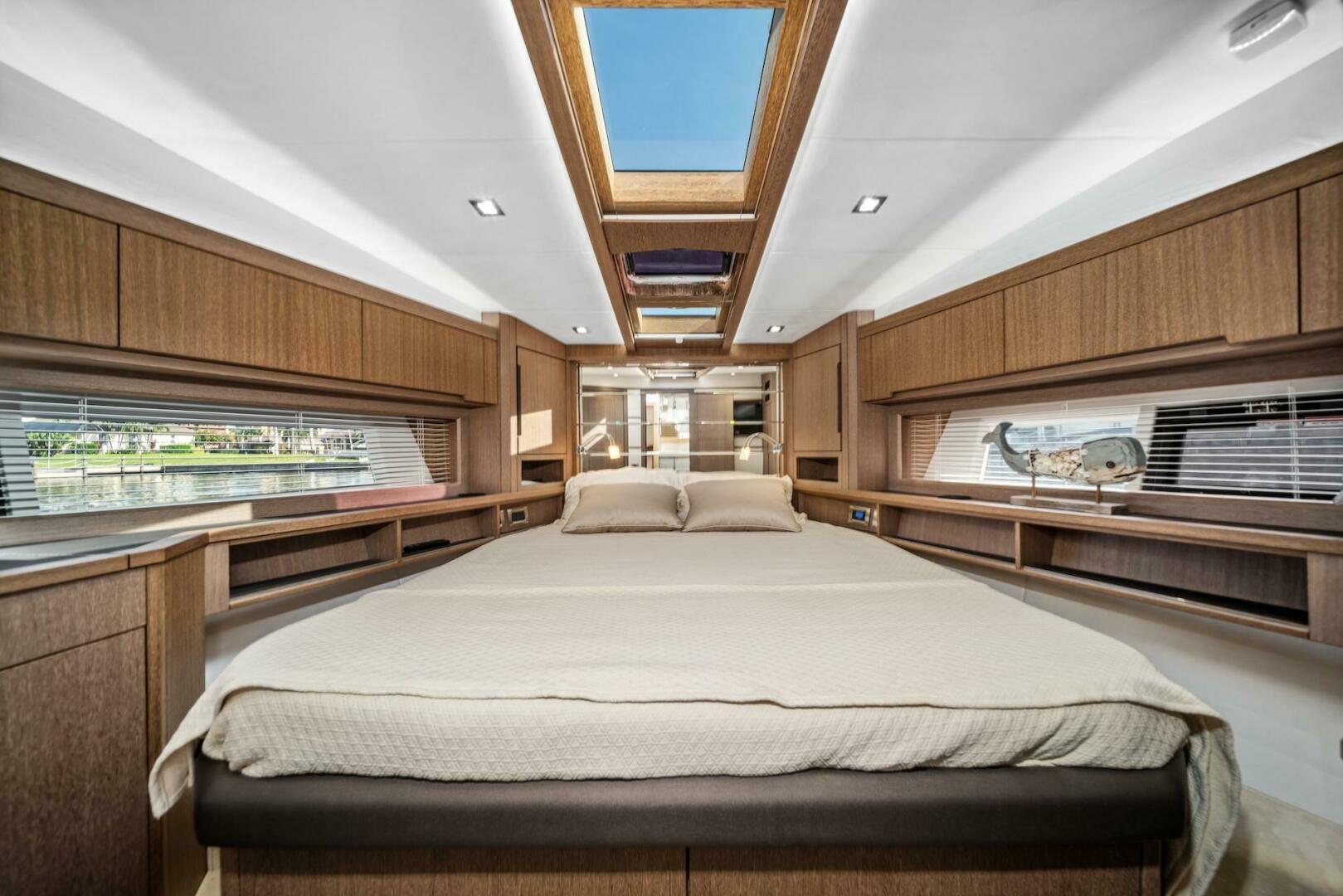 Slide: The Image of Galeon 560 Sky 2019 - 5001040