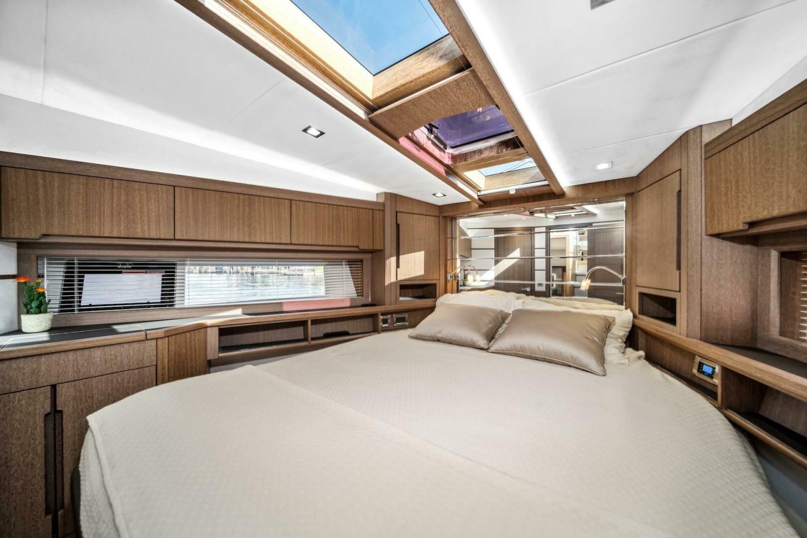 Slide: The Image of Galeon 560 Sky 2019 - 5001041