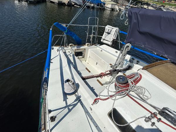 Slide: The Image of 1986 J Boats J30 sailboat deck with rigging and marina background. - 3
