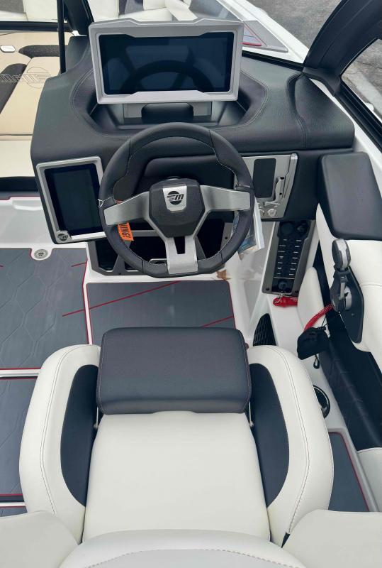 Slide: The Image of Malibu M220 2024 - 13