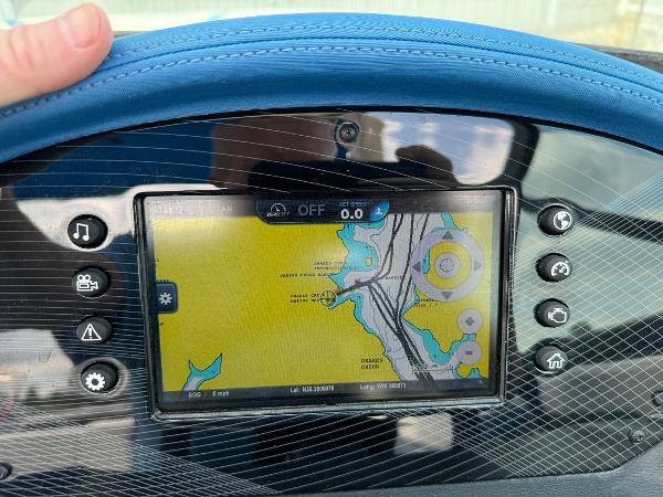 Slide: The Image of GPS navigation screen on a 2016 Regal 22 FasDeck ESX boat. - 25