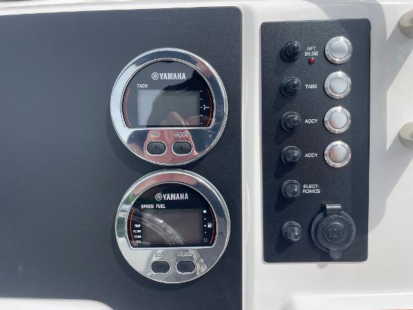 Slide: The Image of Yamaha gauges and controls on 2023 Robalo R180 Center Console boat dashboard. - 25