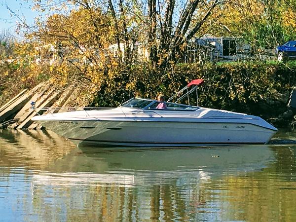 Slide: The Image of Sea Ray 260 Cuddy Cabin 1990 - 4