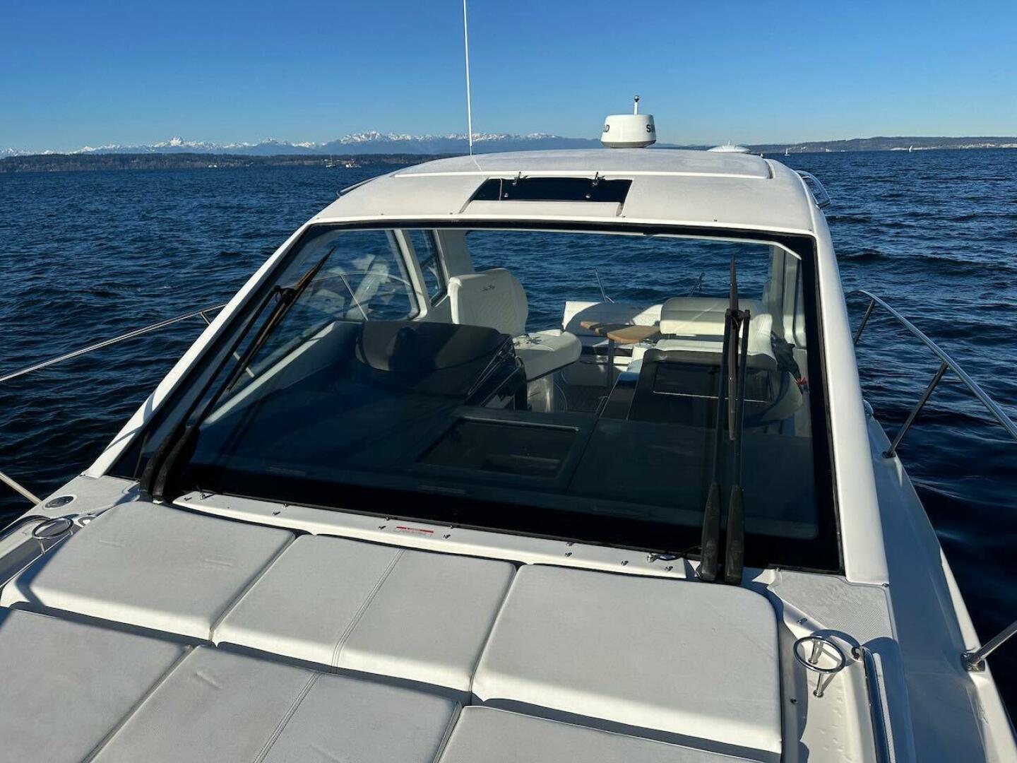 Slide: The Image of Sea Ray Sundancer 350 Coupe 2018 - 4972914