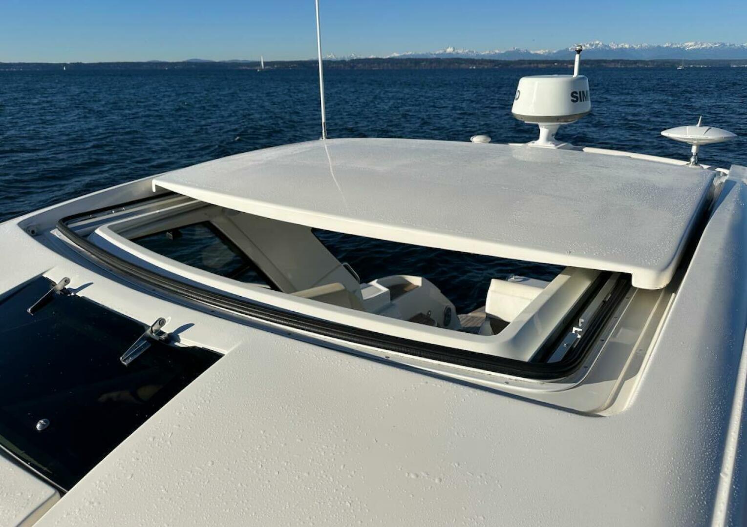 Slide: The Image of Sea Ray Sundancer 350 Coupe 2018 - 4972915