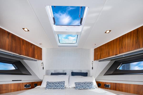 Slide: The Image of Sunseeker Manhattan 52 2017 - 50