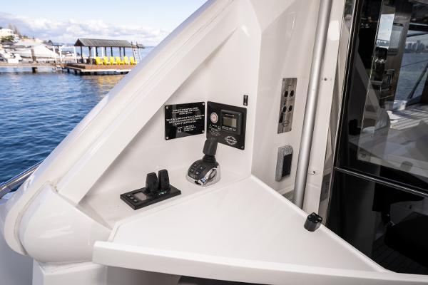 Slide: The Image of Sunseeker Manhattan 52 2017 - 51