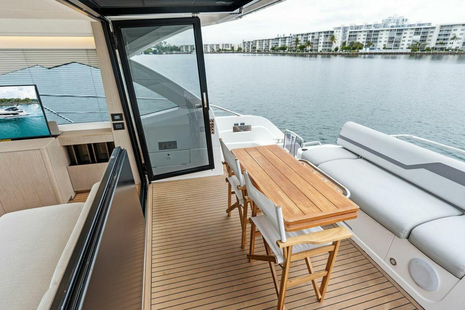 Slide: The Image of Sunseeker Predator 55 EVO 2022 - 15