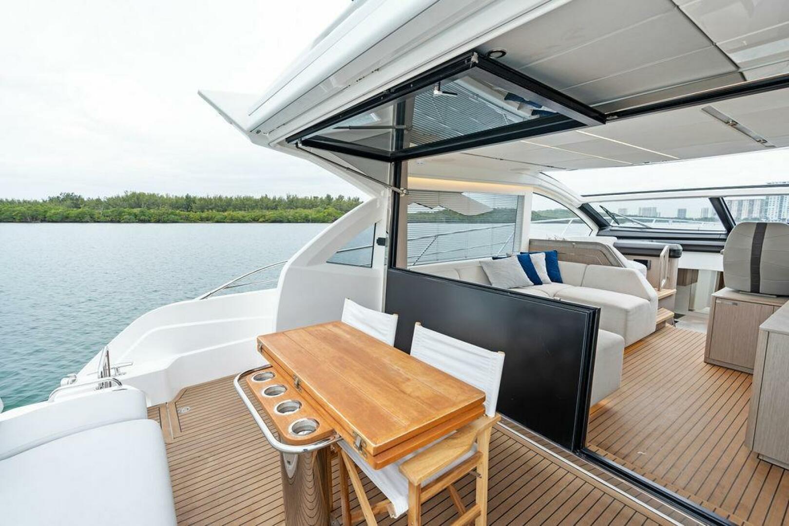 Slide: The Image of Sunseeker Predator 55 EVO 2022 - 16
