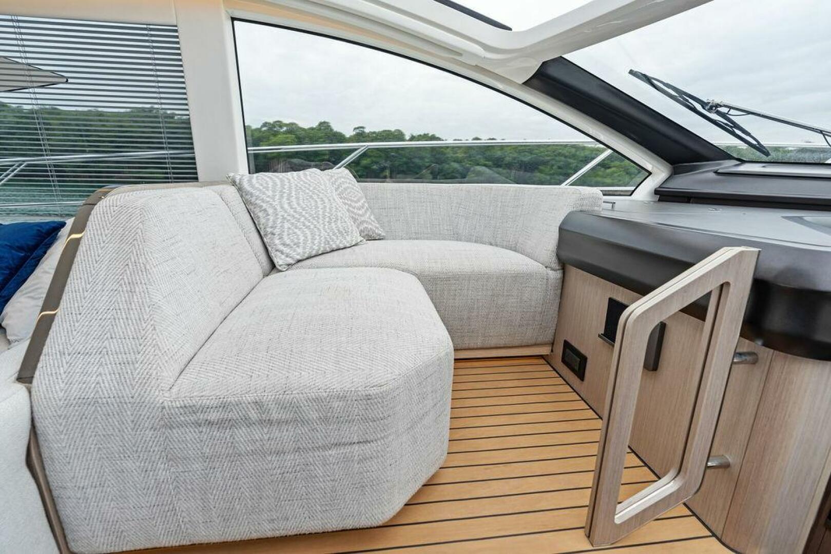 Slide: The Image of Sunseeker Predator 55 EVO 2022 - 22