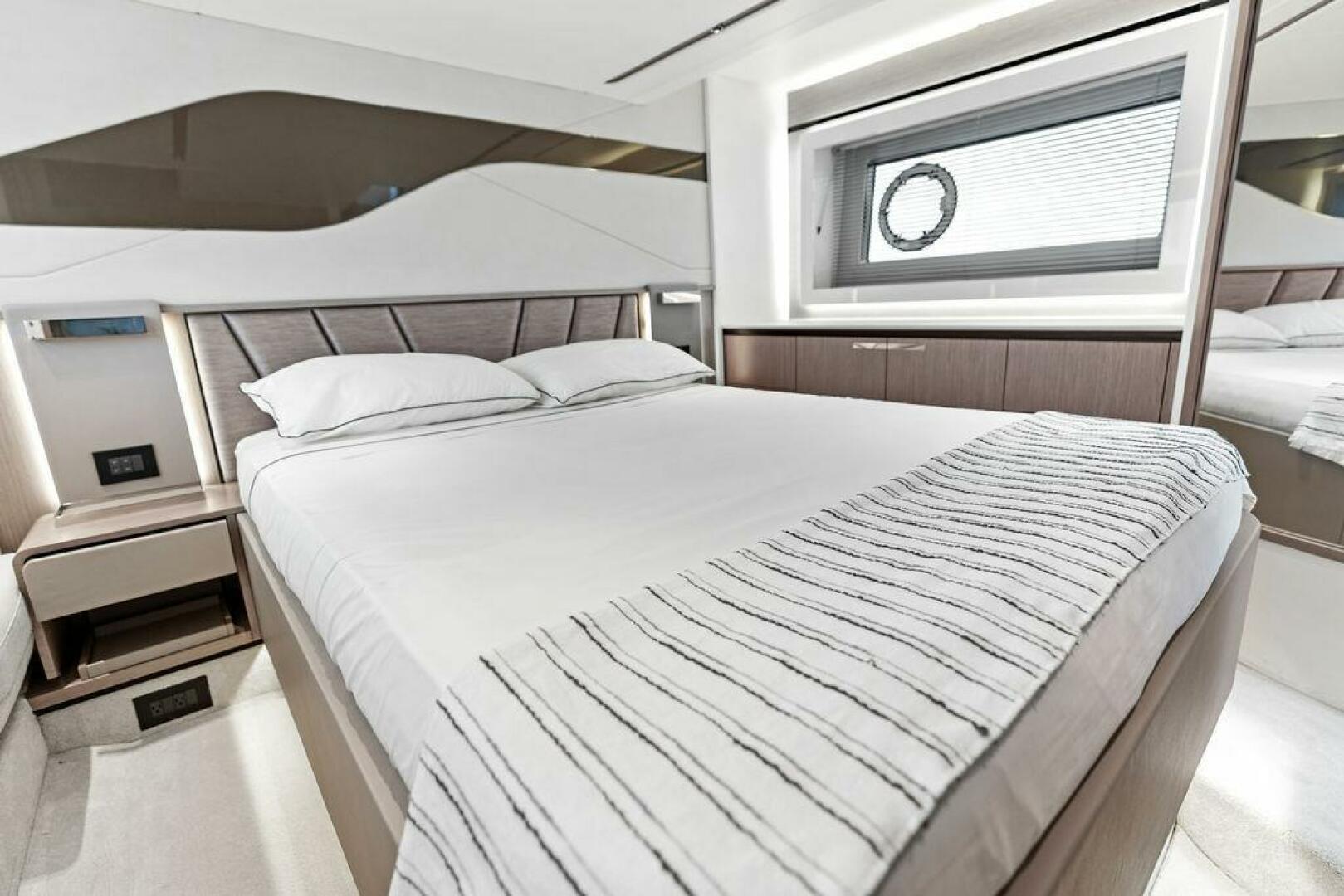 Slide: The Image of Sunseeker Predator 55 EVO 2022 - 37