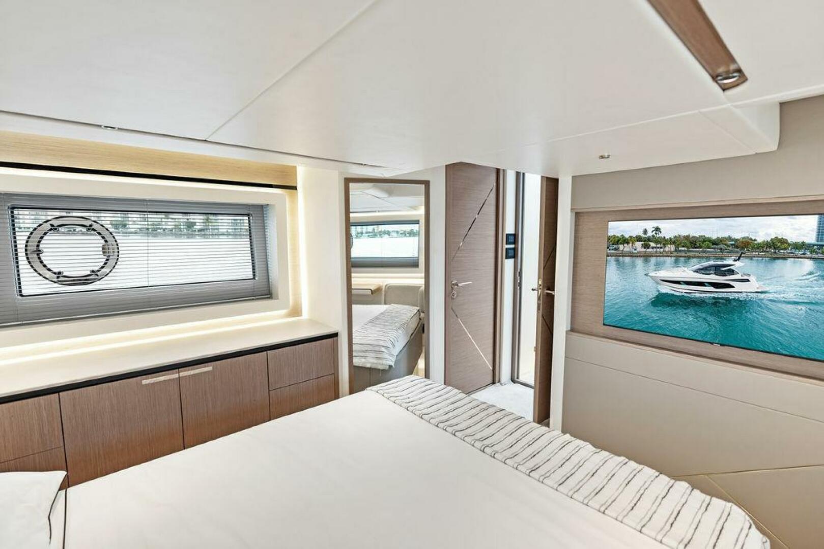 Slide: The Image of Sunseeker Predator 55 EVO 2022 - 38