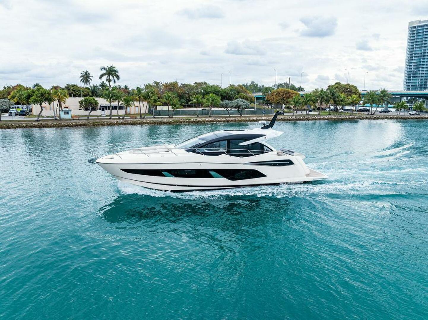 Slide: The Image of Sunseeker Predator 55 EVO 2022 - 4