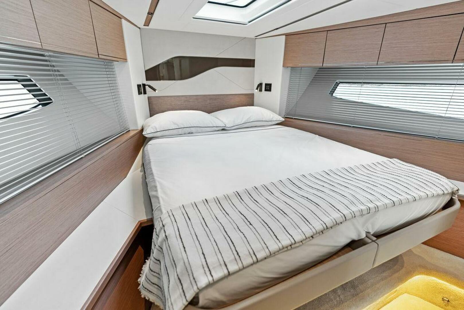 Slide: The Image of Sunseeker Predator 55 EVO 2022 - 40