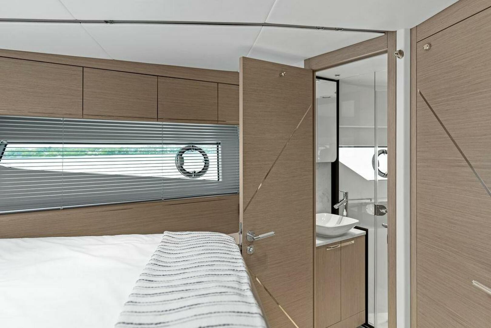 Slide: The Image of Sunseeker Predator 55 EVO 2022 - 41