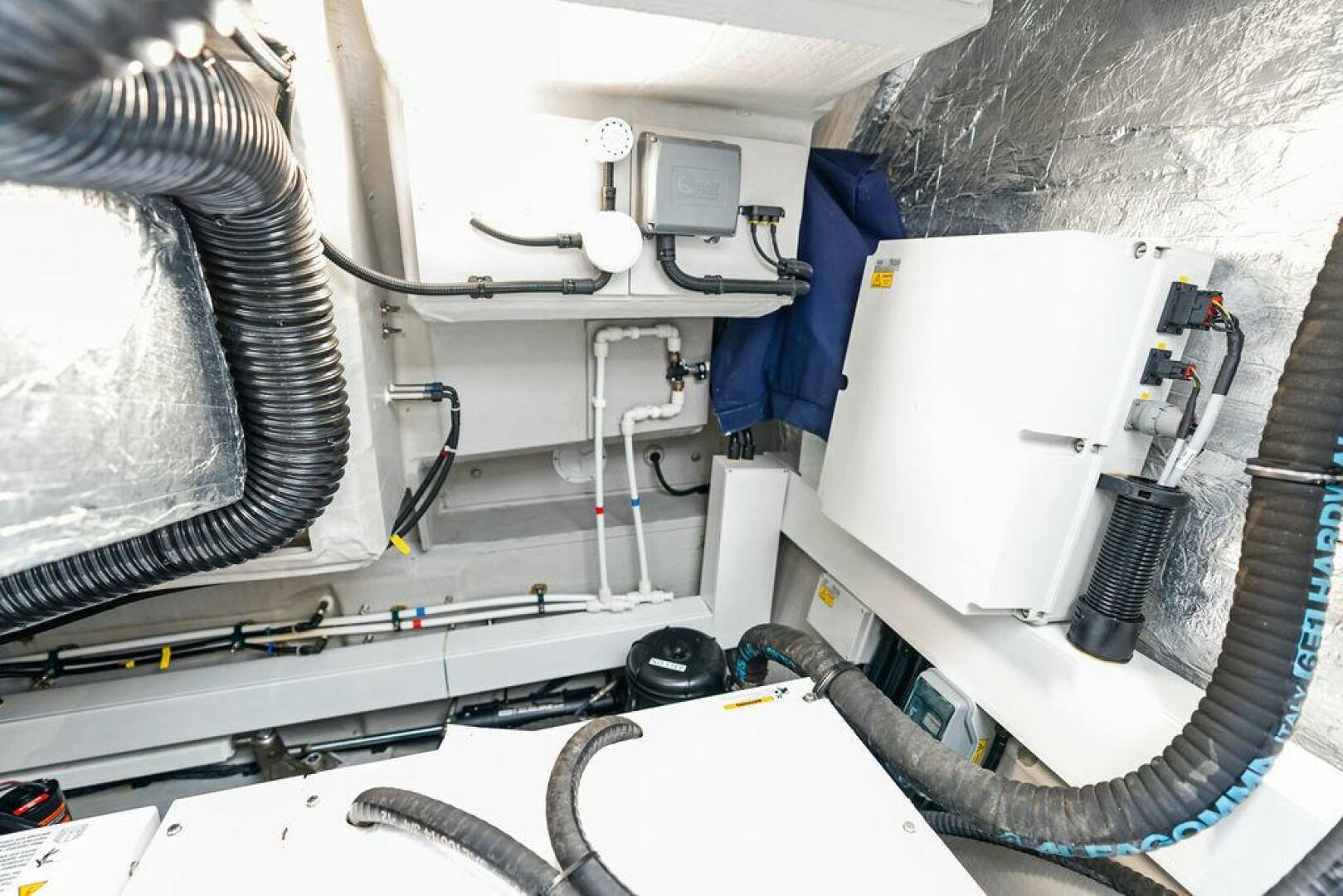 Slide: The Image of Sunseeker Predator 55 EVO 2022 - 49