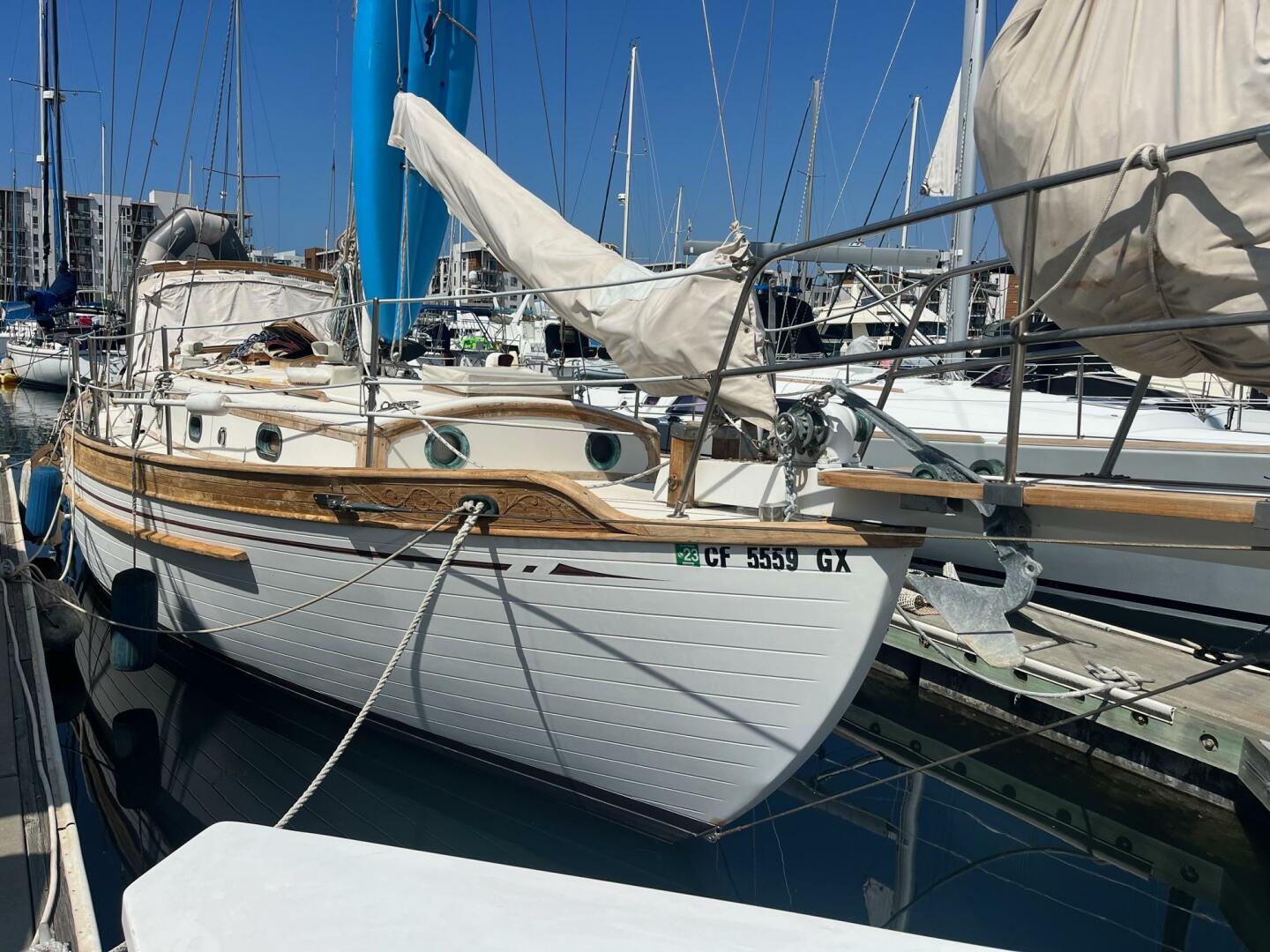 Slide: The Image of Tayana 37' Cutter 1978 - 3899764
