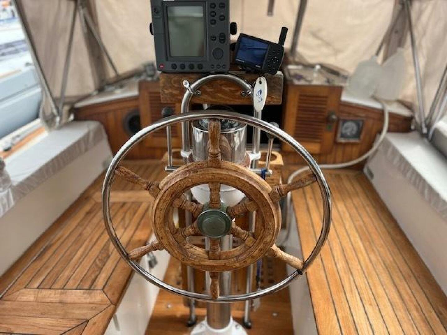 Slide: The Image of Tayana 37' Cutter 1978 - 3899857