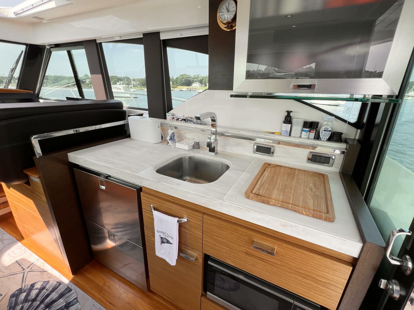 Slide: The Image of Tiara Yachts 39 Coupe 2017 - 4559109