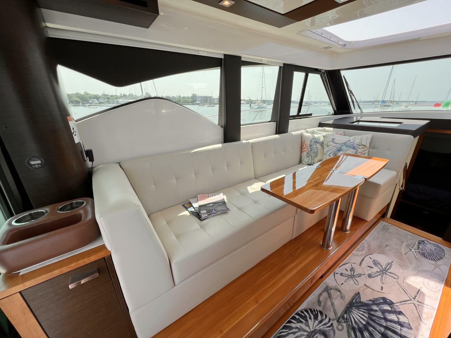 Slide: The Image of Tiara Yachts 39 Coupe 2017 - 4559112