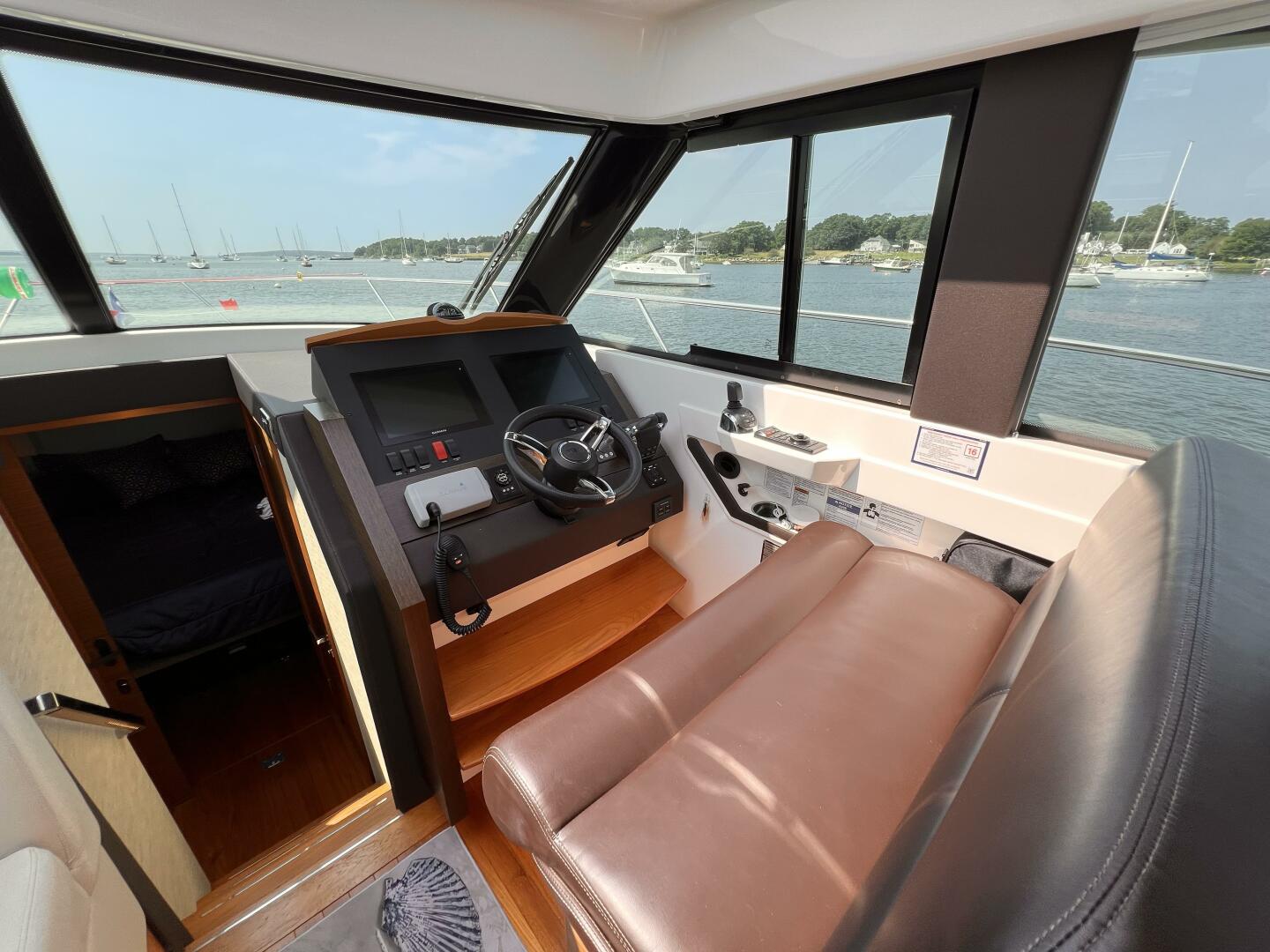 Slide: The Image of Tiara Yachts 39 Coupe 2017 - 4559115