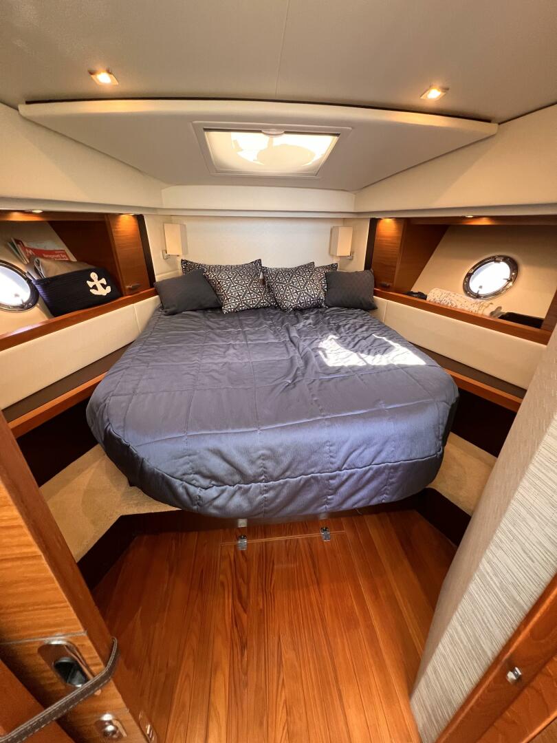 Slide: The Image of Tiara Yachts 39 Coupe 2017 - 4559124