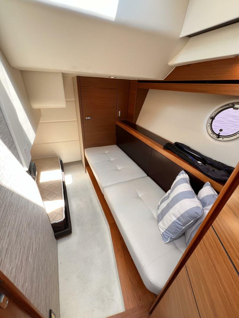 Slide: The Image of Tiara Yachts 39 Coupe 2017 - 4559140