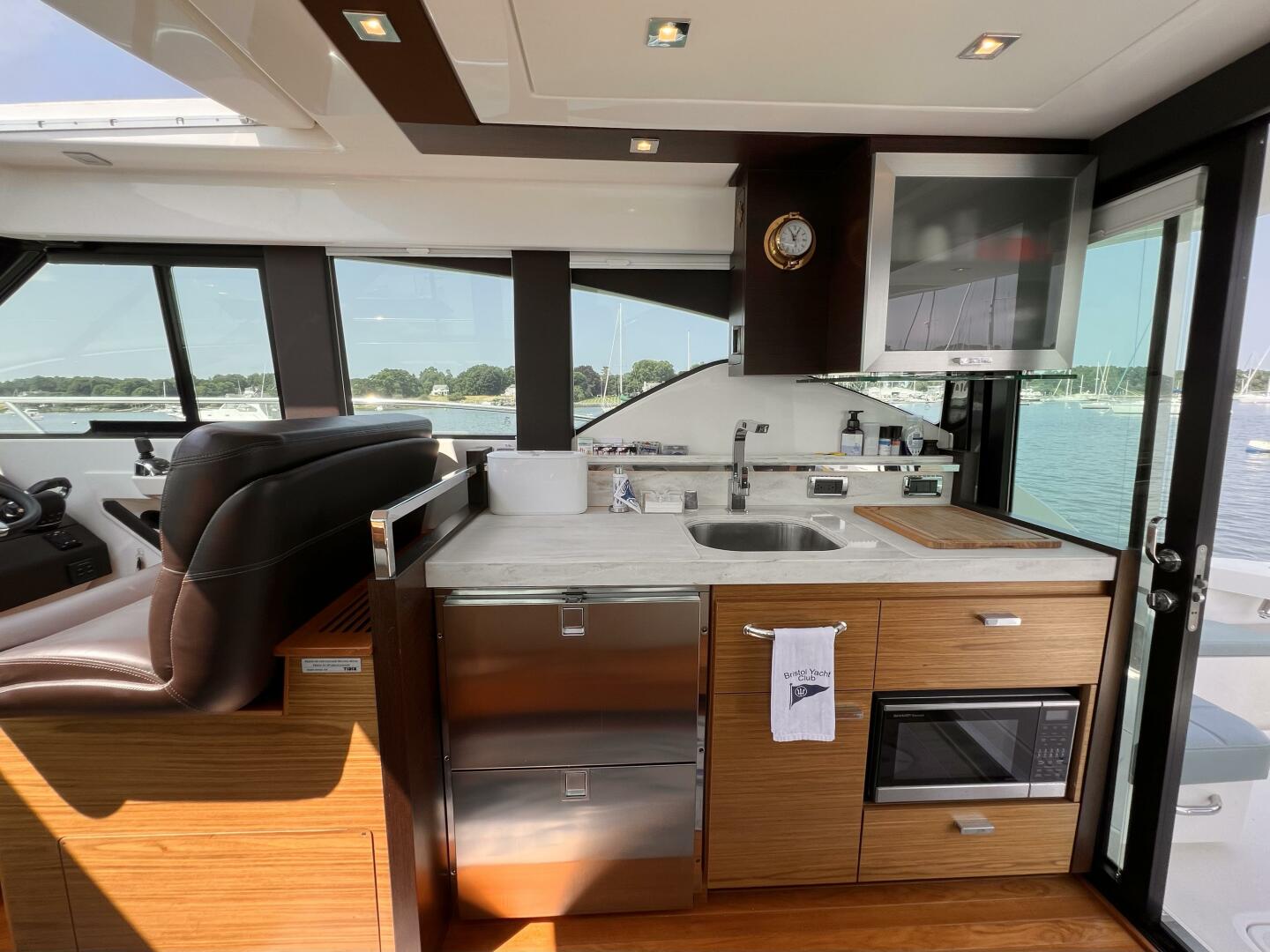 Slide: The Image of Tiara Yachts 39 Coupe 2017 - 4559159