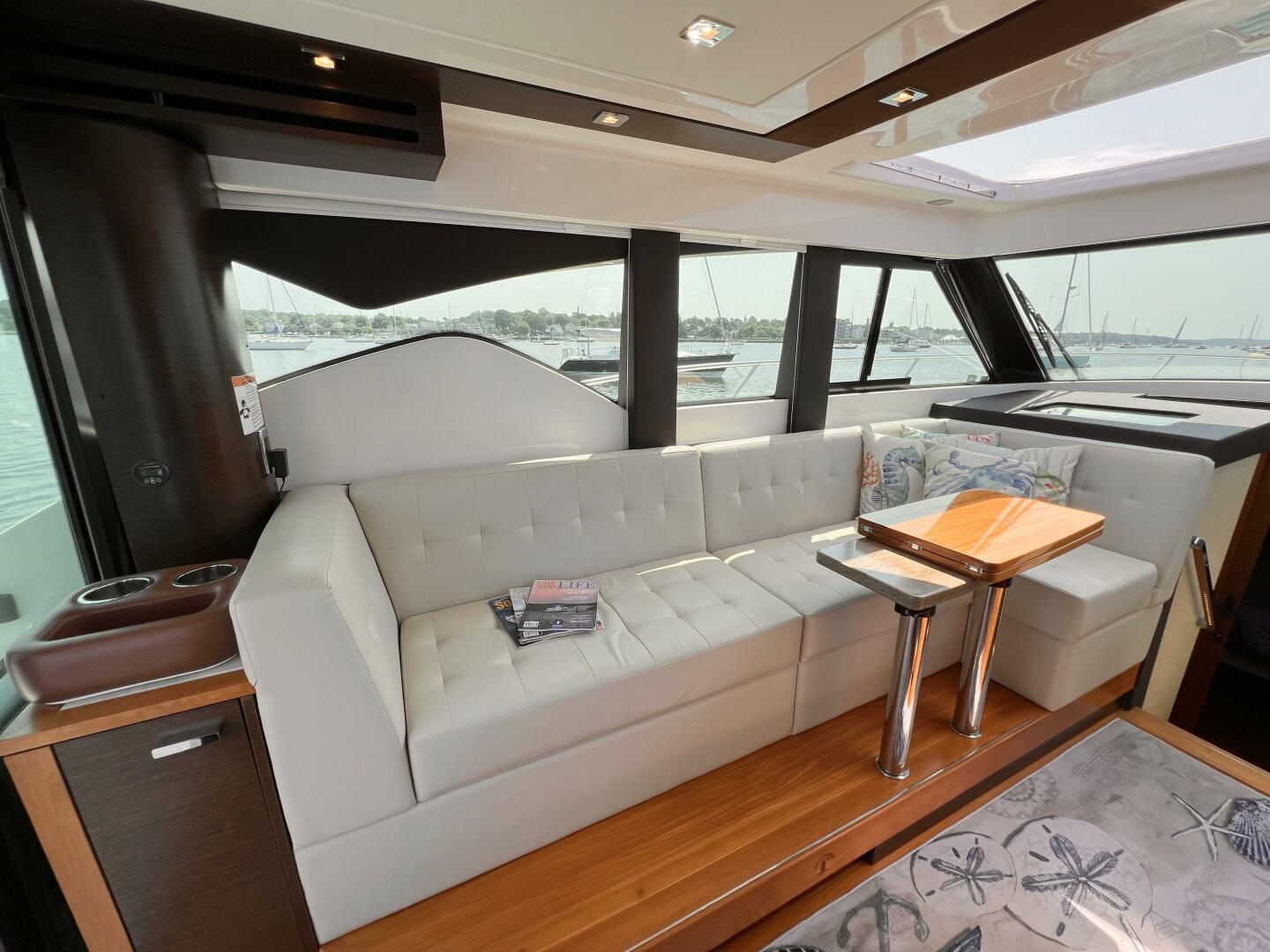 Slide: The Image of Tiara Yachts 39 Coupe 2017 - 4559162
