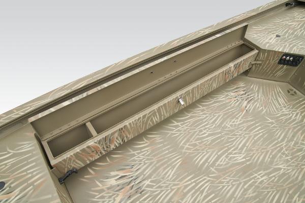Slide: The Image of Manufacturer Provided Image: Tracker Grizzly 1654 T Sportsman - 15