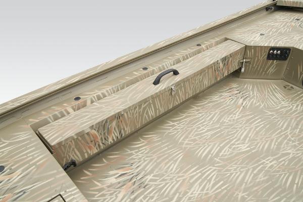 Slide: The Image of Manufacturer Provided Image: Tracker Grizzly 1654 T Sportsman - 17