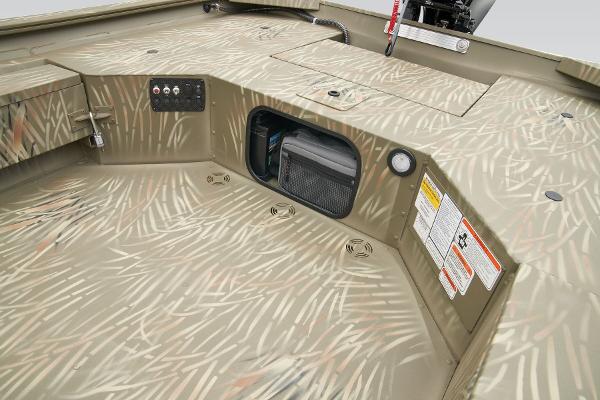 Slide: The Image of Manufacturer Provided Image: Tracker Grizzly 1654 T Sportsman - 22
