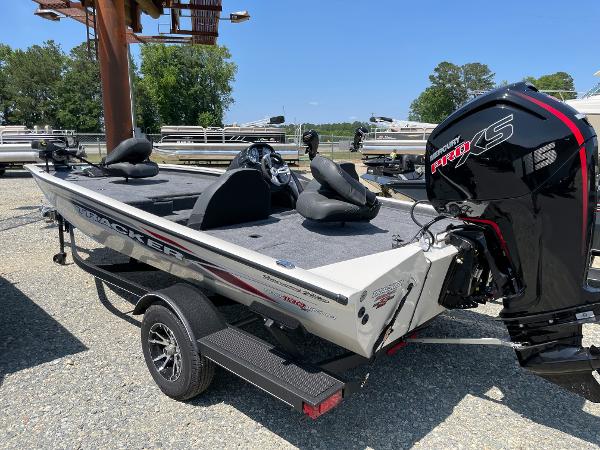 Slide: The Image of 2023 Tracker Pro Team 190 TX fishing boat with Mercury Pro XS engine. - 3