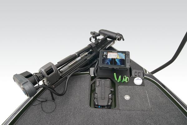 Slide: The Image of Triton 20XP Patriot 2025 - 20