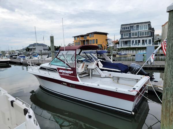 Slide: The Image of 1986 Wellcraft 2800 Coastal Offshore Fisherman docked in a marina. - 1