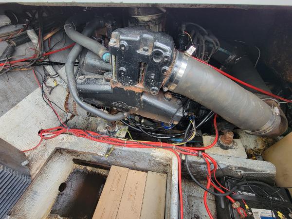 Slide: The Image of Engine compartment of a 1986 Wellcraft 2800 Coastal Offshore Fisherman boat. - 12
